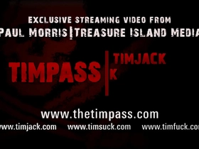 Hungry muscle bear sucks some bbc