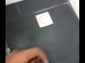 Hetero de 49 anos goza e geme gostoso e no final da gargalhada