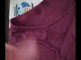 Corrida en bragas de mi mujer 105