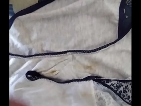 Corrida en bragas de mi mujer 117