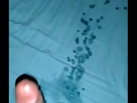 Jogando leite na cama